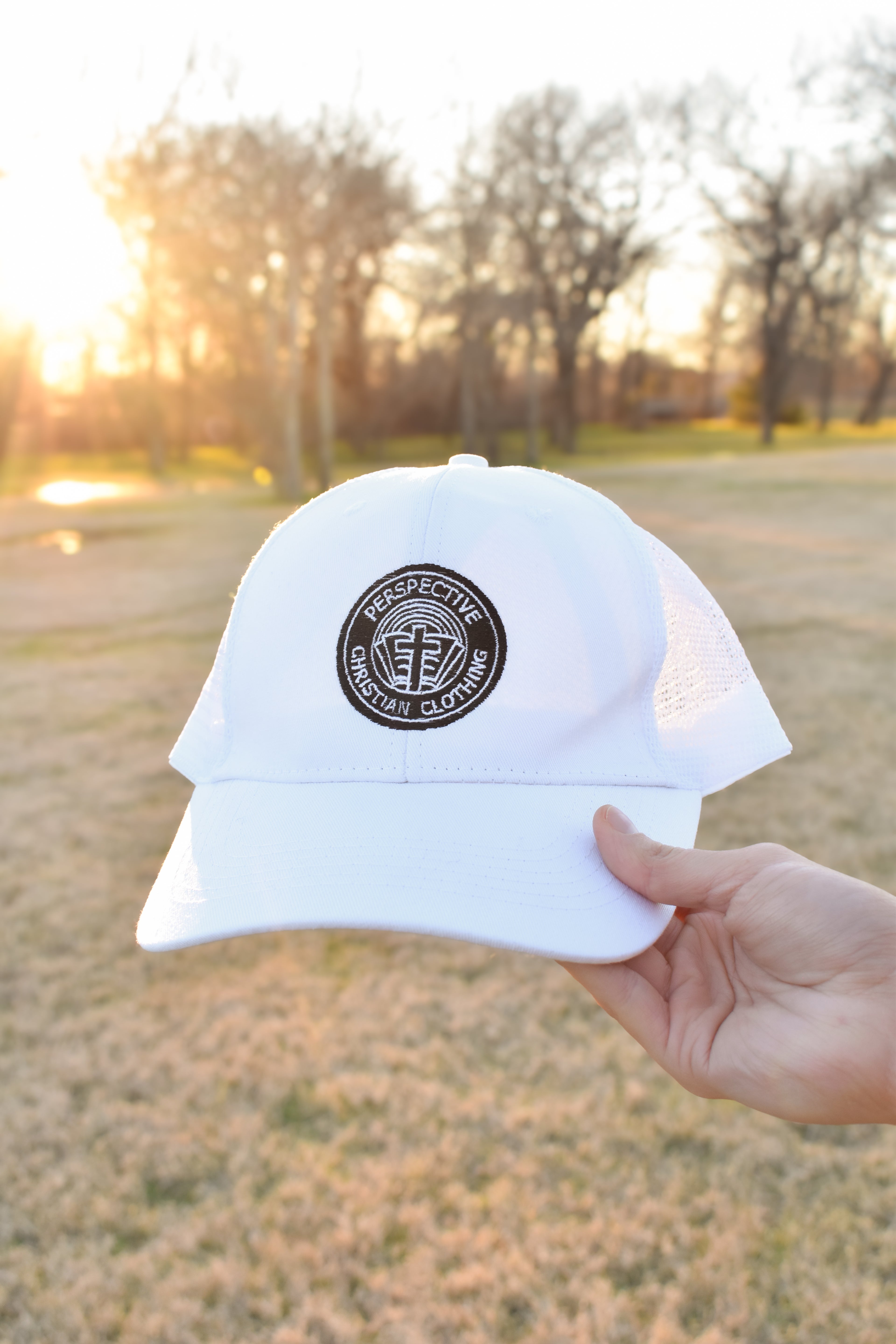 Perspective “circle logo” White Hat